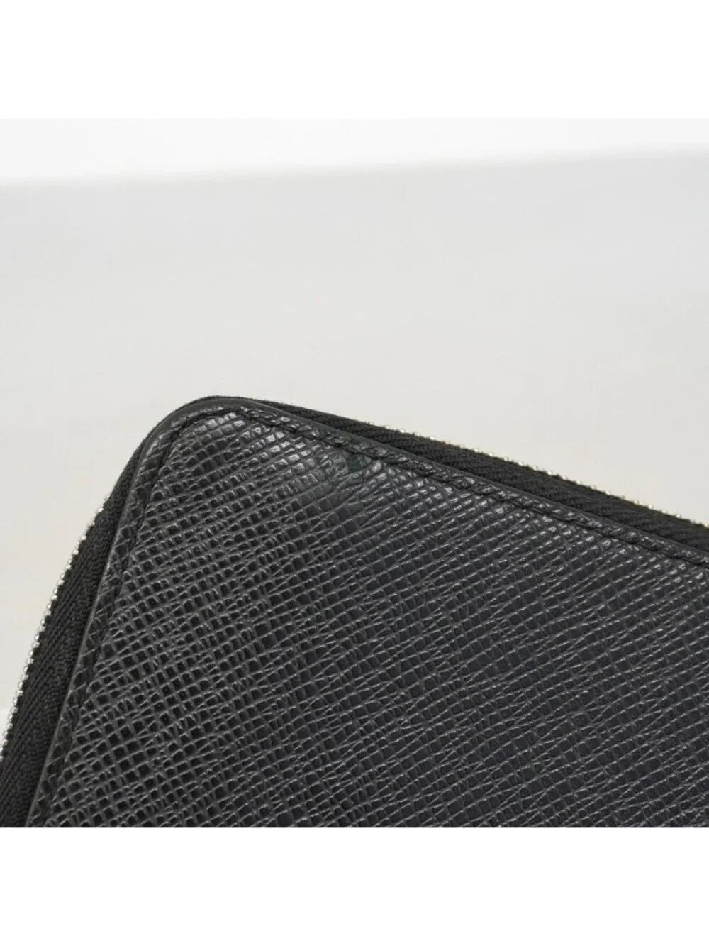 Louis Vuitton Wallet Taiga Zippy Vertical Ardoise